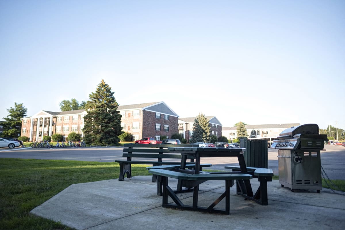 Photos and Video of Knob Hill Apartments in Okemos, MI